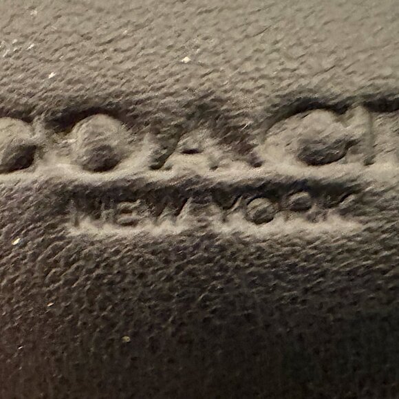 Coach black leather card case brand new never used size 4 x 2 1/2 - Picture 4 of 9